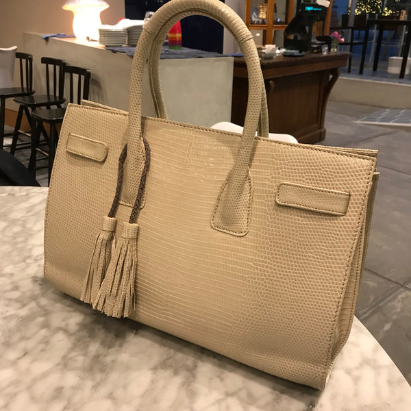 こりすこ‼️ クリーム色レザー ハンドバッグ Legato Largo（レガートラルゴ）スムースリッチ クロスボディバッグ