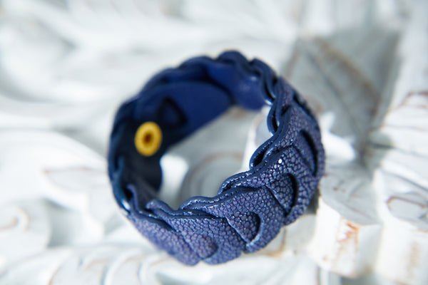 Bracelet [ray leather] lapis blue