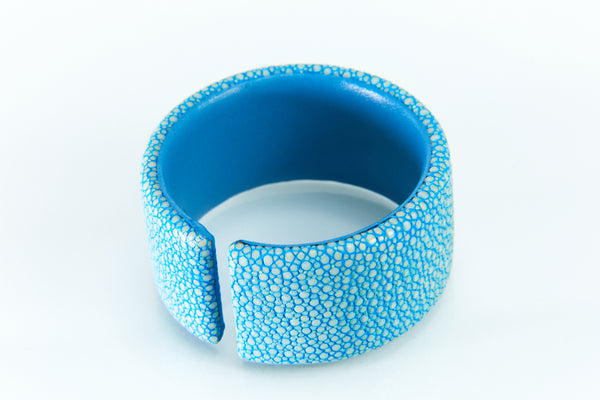 Bangle L [ray leather] sky blue