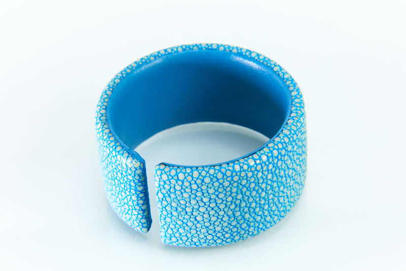 Bangle L [ray leather] sky blue