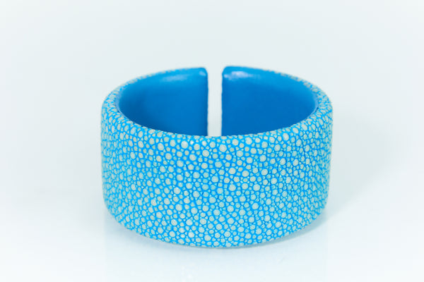 Bangle L [ray leather] sky blue