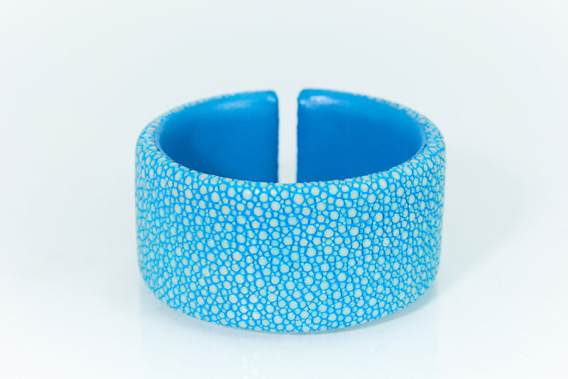 Bangle L [ray leather] sky blue
