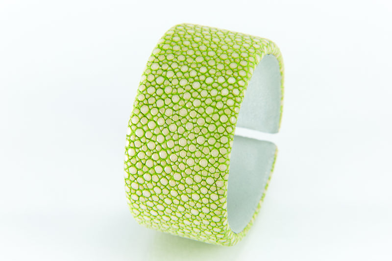 Bangle L [ray leather] light green